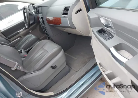 2008 Chrysler Town & Country Touring z USA, uszkodzony, nr VIN 2A8HR54P48R796923